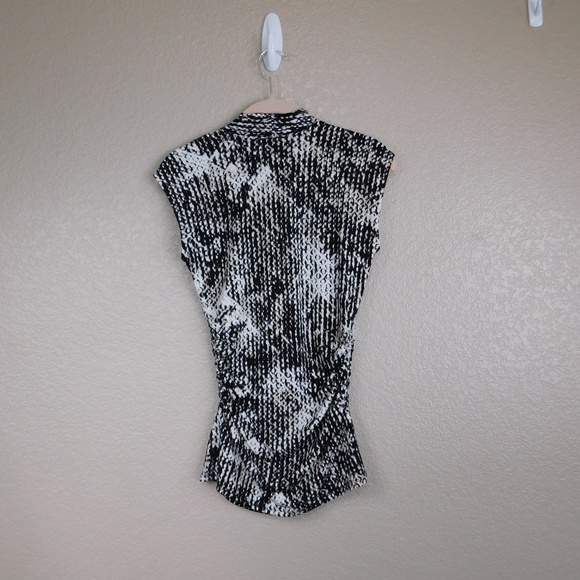 Vince Camuto V Neck Ruched Sleeveless Top - Picture 4 of 4